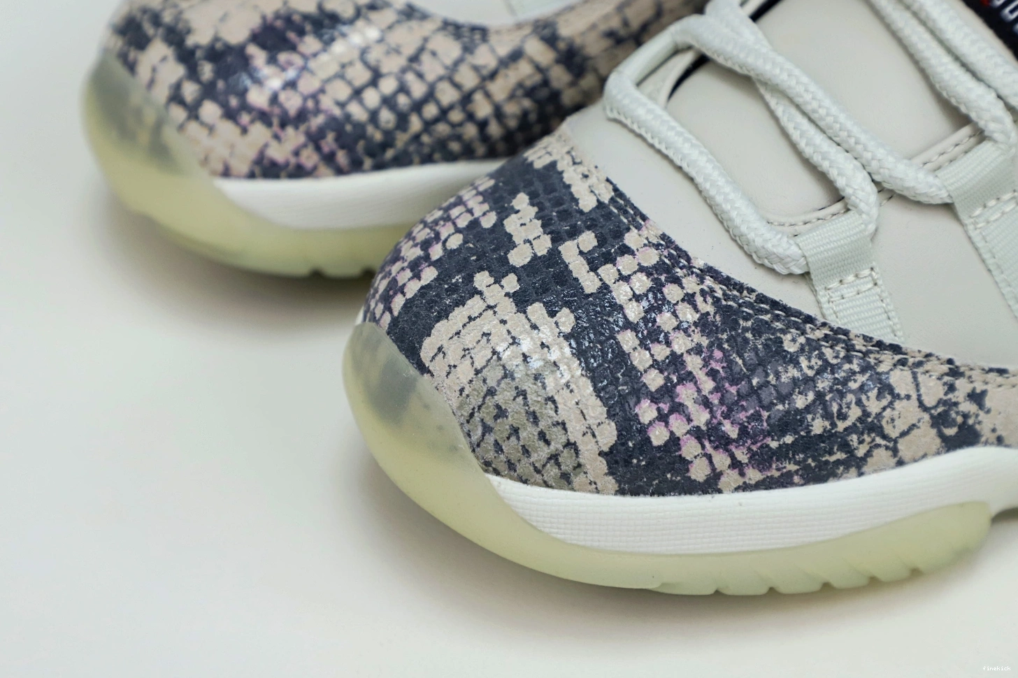 BONE 11 JORDAN LIGHT SNAKESKIN AIR LOW 1012